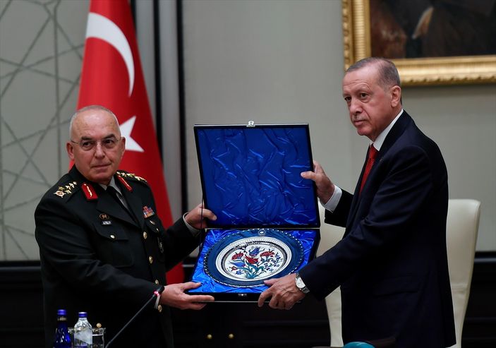 Cumhurbaşkanı Erdoğan'dan Hakan Fidan'a üstün hizmet beratı