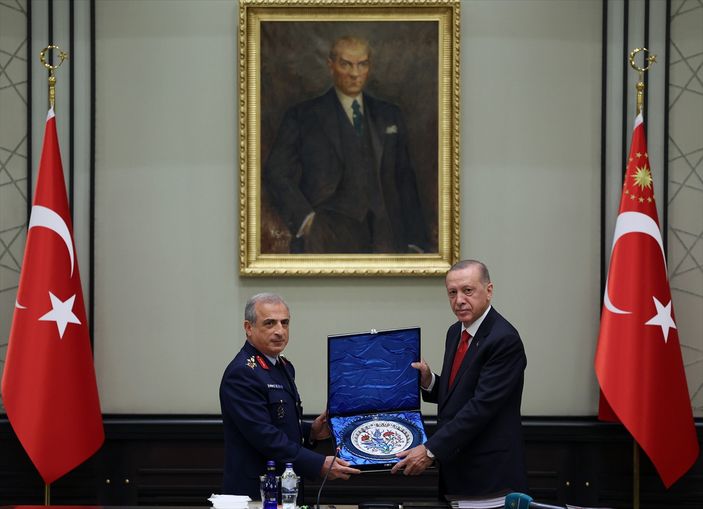 Cumhurbaşkanı Erdoğan'dan Hakan Fidan'a üstün hizmet beratı