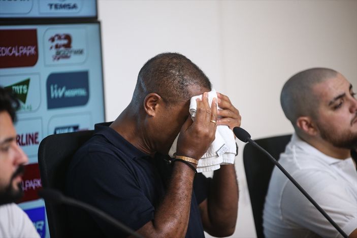 Patrick Kluivert'ın Adana sıcağında zor anları