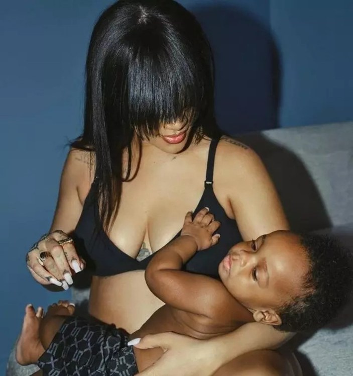Rihanna oğluyla kamera karşısına geçti
