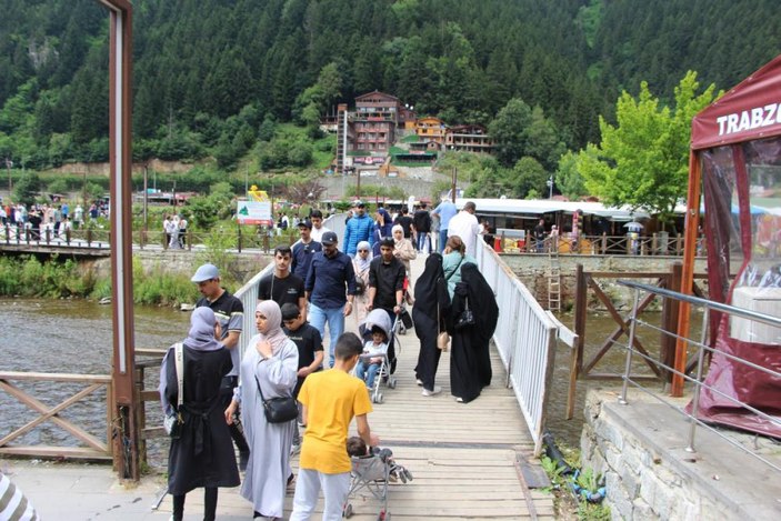 Uzungöl'de Arap turist yoğunluğu: Hava güzel manzara çok güzel