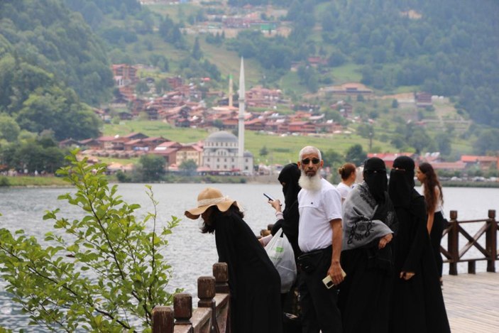 Uzungöl'de Arap turist yoğunluğu: Hava güzel manzara çok güzel