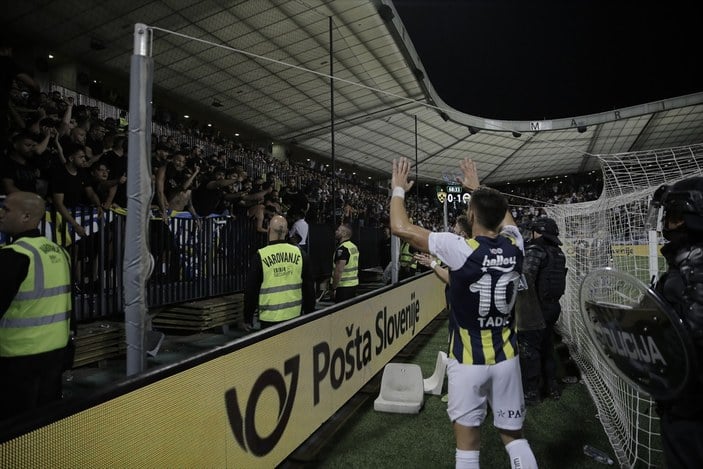 Fenerbahçe'nin Maribor'a konuk olduğu maç çıkan kavga nedeniyle durdu