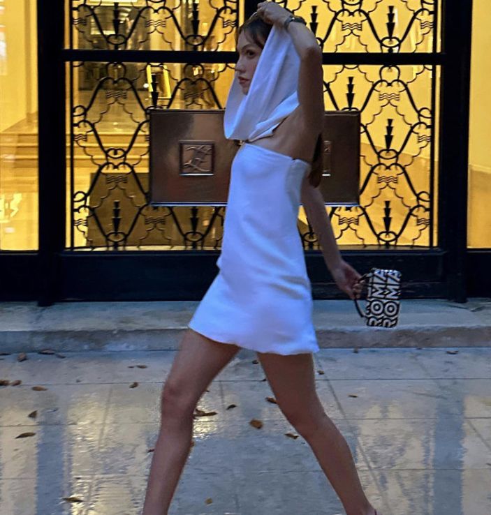 Paris pozlarına yağdı! Duygu Özaslan'ın iddialı pozları Instagram'ı salladı! 'Güzelliğin şaka mı?'