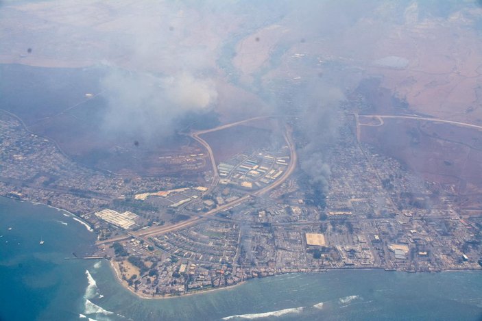 Hawaii'deki orman yangınları: Acil Durum Yönetim Kurumu Başkanı istifa etti