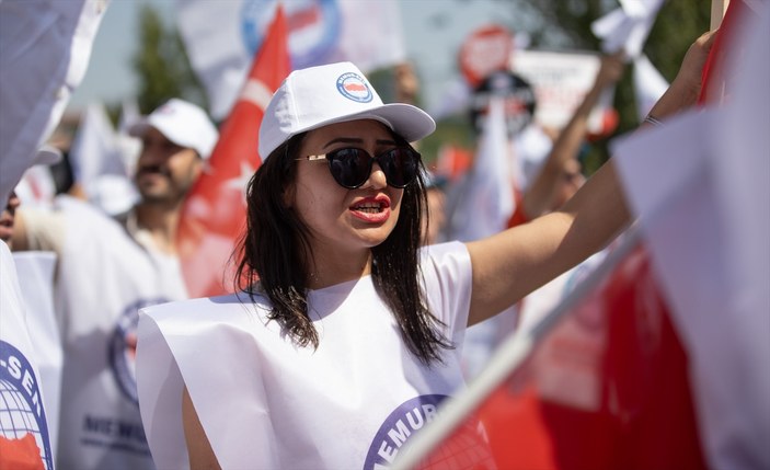 Memur-Sen hükümetin zam oranı teklifini 81 ilde protesto etti
