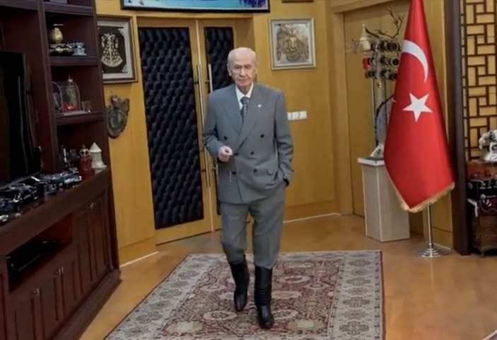 Devlet Bahçeli çizmelerini giydi, mesajı verdi: Kıbrıs Türk’tür