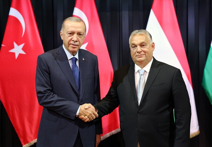 Cumhurbaşkanı Erdoğan, temaslarda bulunmak üzere Macaristan'a gitti