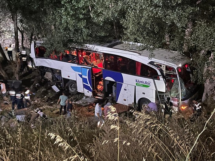 Yozgat'ta yolcu otobüsü şarampole devrildi: 11 kişi hayatını kaybetti