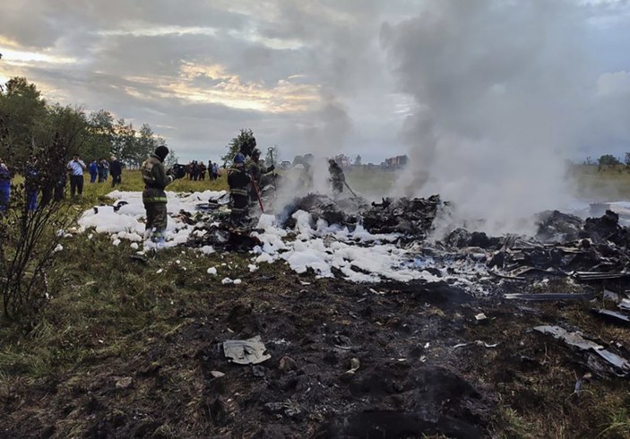 Rusya'dan düşen uçakla ilgili açıklama: Prigojin dahil 10 kişi öldü