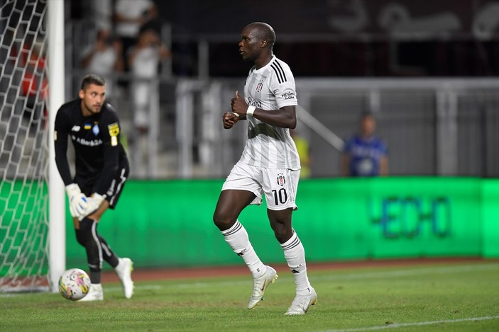 Beşiktaş, Dinamo Kiev'i son dakika golüyle devirdi