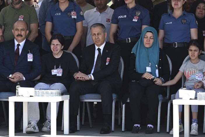 �stanbul Ka��thane'de polisin �ehit oldu�u �at��ma anlar� kamerada