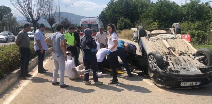 Bursa'da sokak köpeği kazaya neden oldu: 3 yaralı