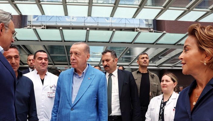 Cumhurbaşkanı Erdoğan, kaza geçiren Ali Sabancı ve eşini hastanede ziyaret etti