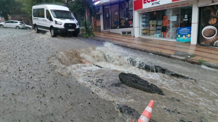 Samsun'u sel vurdu! Sokaklar göle döndü