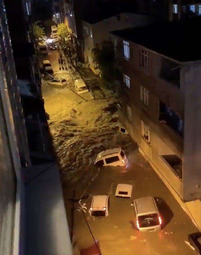 İstanbul Başakşehir'de durumun ciddiyetini gösteren görüntüler