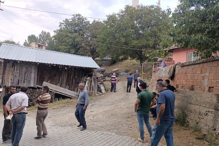 Kastamonu'da 5 metre yüksekten düşen traktörün sürücüsü can verdi
