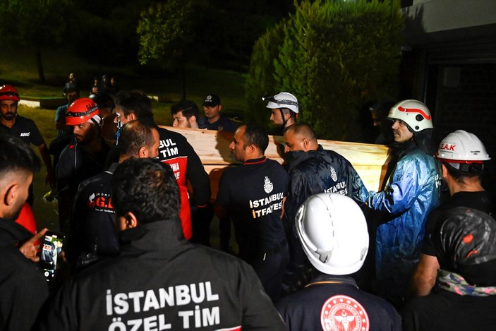 İstanbul'da sel sularına kapılan iki kişi hayatını kaybetti