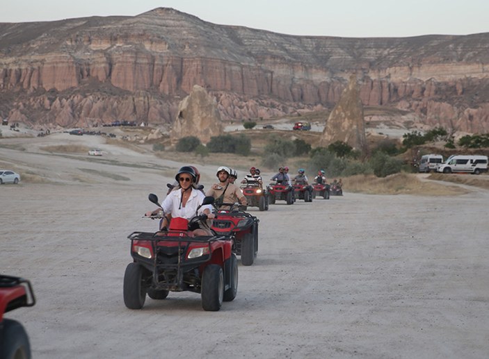 Kapadokya'ya ziyaretçi akını! İlk 8 ayda 3 milyonu aşkın turist geldi