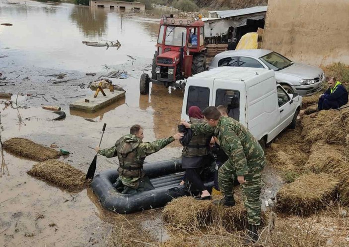 Yunanistan'da sel felaketi: Yunan askeri sahaya çıktı