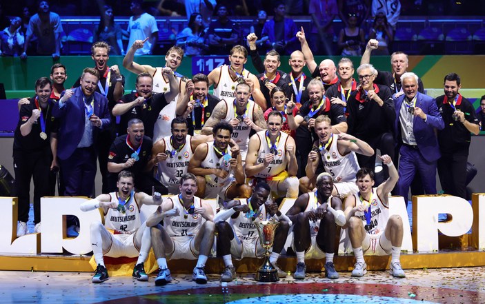 Sırbistan'ı yenen Almanya, dünya şampiyonu oldu