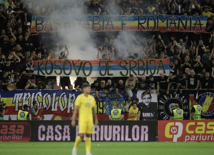 Romanya-Kosova maçında skandal: Futbolcular sahayı terk etti