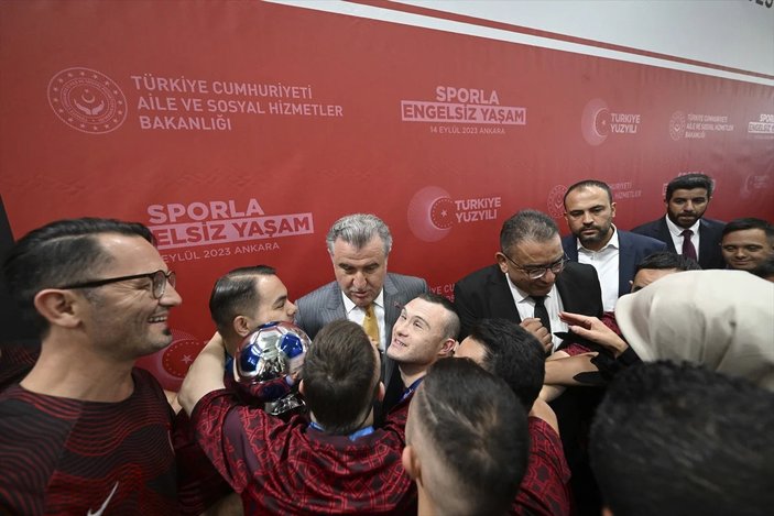 Gençlik ve Spor Bakanı Osman Aşkın Bak