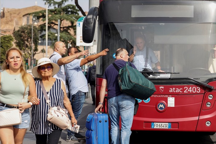 İtalya'da toplu taşıma çalışanları eylemde