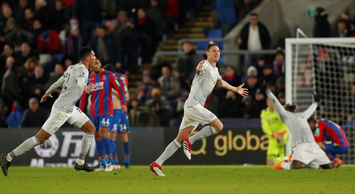 Manchester United 2 Farkla Geriden Gelerek Kazandı