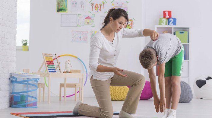 Çocuğunuzun kötü duruşunu düzeltmenin 6 yolu